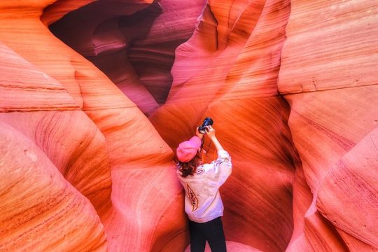 Lower Antelope Canyon and Horseshoe Bend Small Group Day Tour from Las Vegas