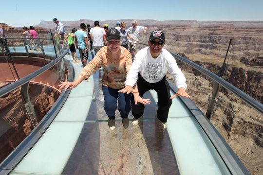 Small Group Grand Canyon, Hoover Dam and 7 Magic Mountains Tour