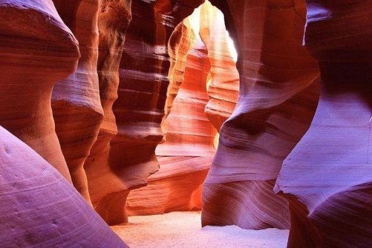 Upper or Lower Antelope Canyon Day Trip from Las Vegas