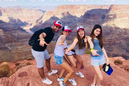 Grand Canyon Tour in Spanish with Skywalk and Hoover Dam included