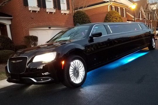 Las Vegas Strip at night like a Star with champagne by luxury limo - 3 or 5 hrs