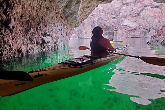 Kayak Emerald Cave Deluxe (includes shuttle + lunch)