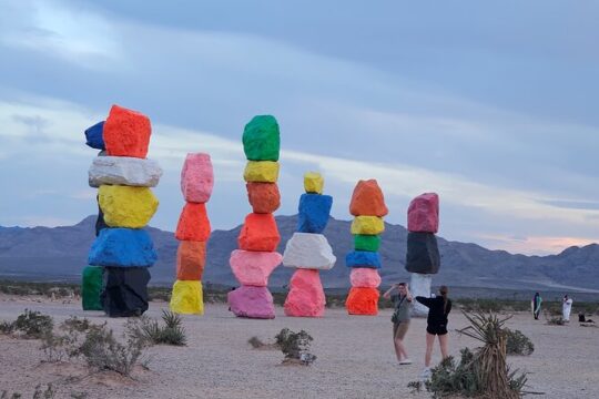 Las Vegas Day Tour – Hoover Dam, Seven Magic, Red Rock & Fremont