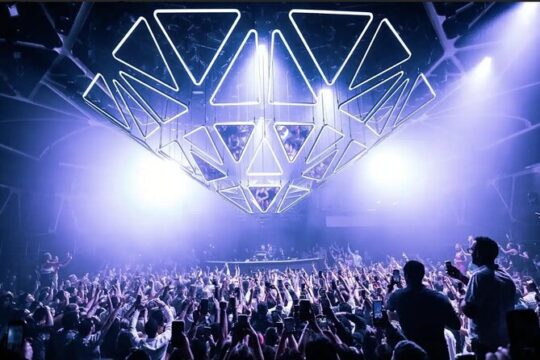 Las Vegas: VIP Club Crawl with Party Bus, Express Entry & Drinks